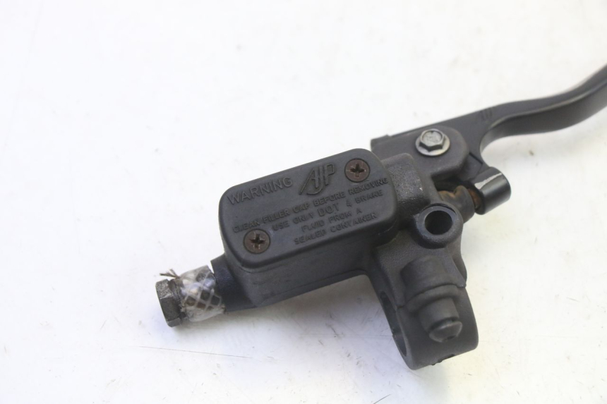 photo de MAITRE CYLINDRE AVANT PEUGEOT ELYSTAR 50 (2002 - 2014) - Détail de la pièce