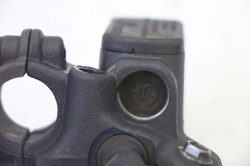 photo de MAITRE CYLINDRE AVANT PEUGEOT ELYSTAR 50 (2002 - 2014) - Points de fixation