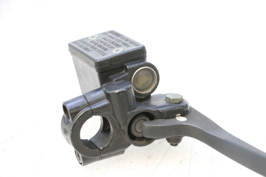 photo de MAITRE CYLINDRE AVANT JM MOTORS EVOLIS 4T 50 (2018 - 2022) - Gros plan technique