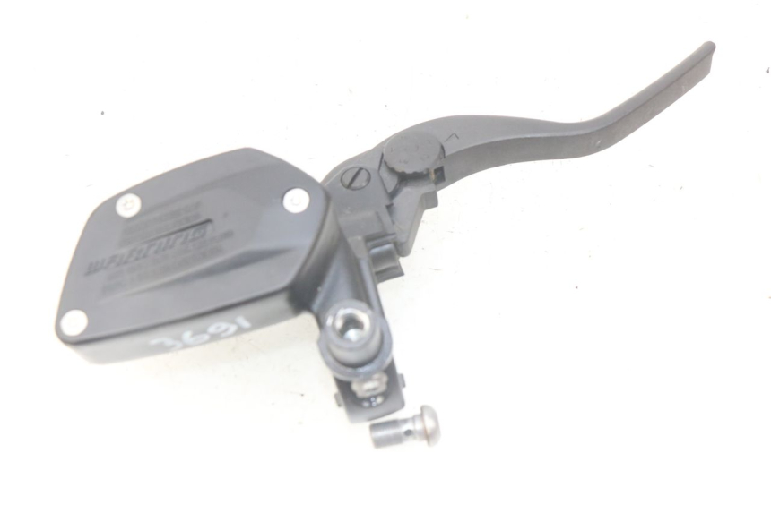 photo de MAITRE CYLINDRE AVANT BMW F GS K81 850 (2018 - 2023) - Gros plan technique