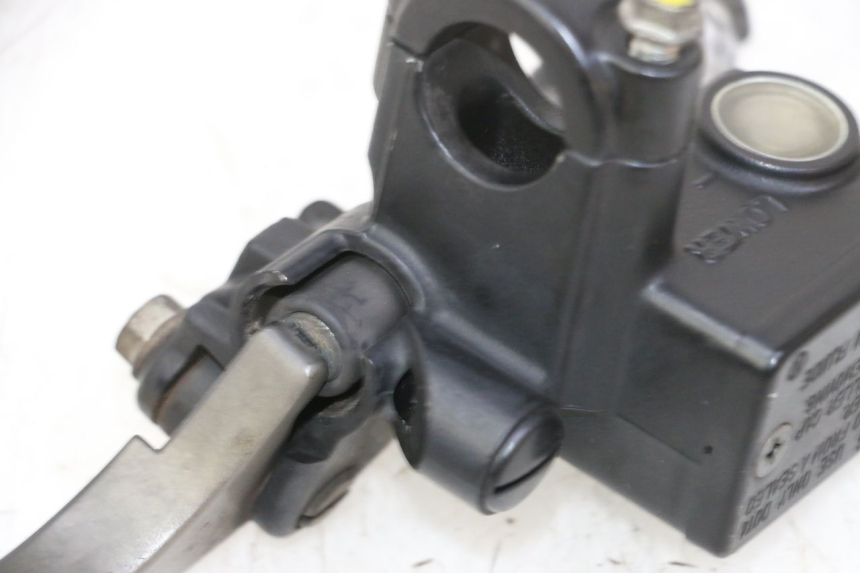 photo de MAITRE CYLINDRE AVANT HONDA FES S-WING SWING ABS 125 (2007 - 2015) - Autre angle de vue