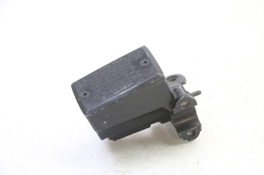 photo de MAITRE CYLINDRE AVANT YAMAHA FJR ABS 1300 (2016 - 2020) - Gros plan technique