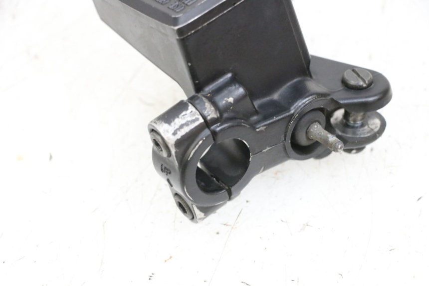 photo de MAITRE CYLINDRE AVANT YAMAHA FJR ABS 1300 (2006 - 2012) - Points de fixation