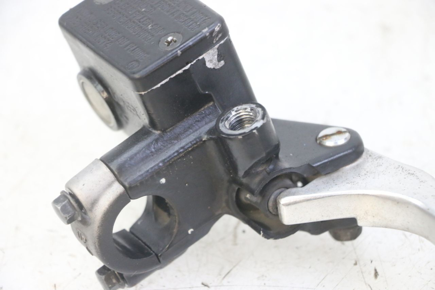 photo de MAITRE CYLINDRE AVANT HONDA FORZA ABS 300 (2013 - 2017) - Points de fixation
