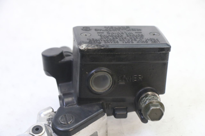 photo de MAITRE CYLINDRE AVANT YAMAHA FZ6 FAZER S2 600 (2007 - 2011) - Gros plan technique