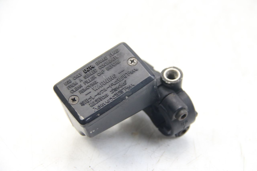 photo de MAITRE CYLINDRE AVANT YAMAHA FZS FAZER 600 (2001 - 2003) - Autre angle de vue