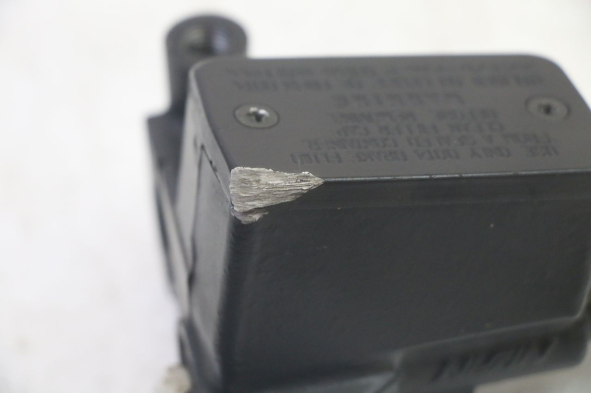 photo de MAITRE CYLINDRE AVANT SUZUKI GSF N BANDIT 600 (1996 - 1999) - État de surface