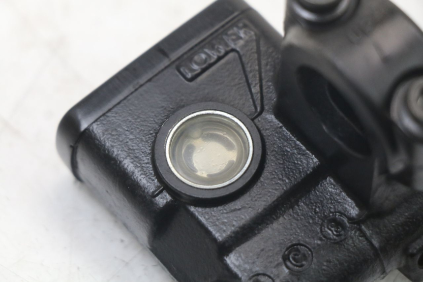 photo de MAITRE CYLINDRE AVANT HONDA PCX (JF28) 125 (2009 - 2011) - Points de fixation