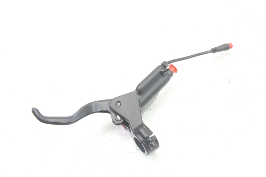 photo de MAITRE CYLINDRE AVANT JOYOR S10-S-Z 1 - Gros plan technique