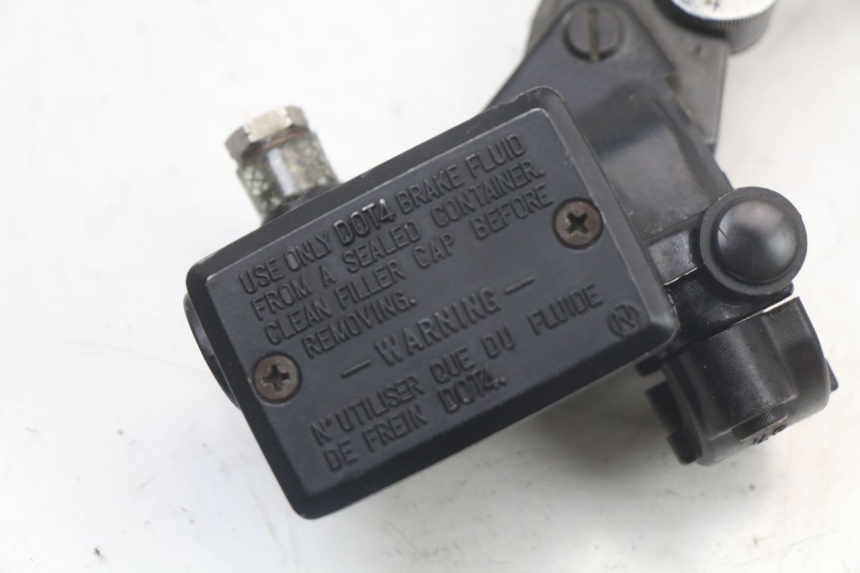 photo de MAITRE CYLINDRE AVANT KAWASAKI GTR 1000 (1994 - 2004) - Détail de la pièce