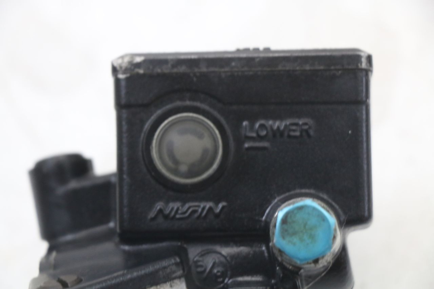 photo de MAITRE CYLINDRE AVANT KAWASAKI ZR7 ZR-7 S 750 (1999 - 2004) - Gros plan technique