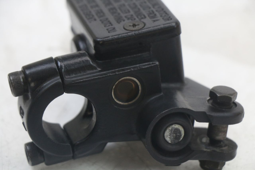 photo de MAITRE CYLINDRE AVANT PEUGEOT KISBEE 2T 50 (2010 - 2017) - Gros plan technique