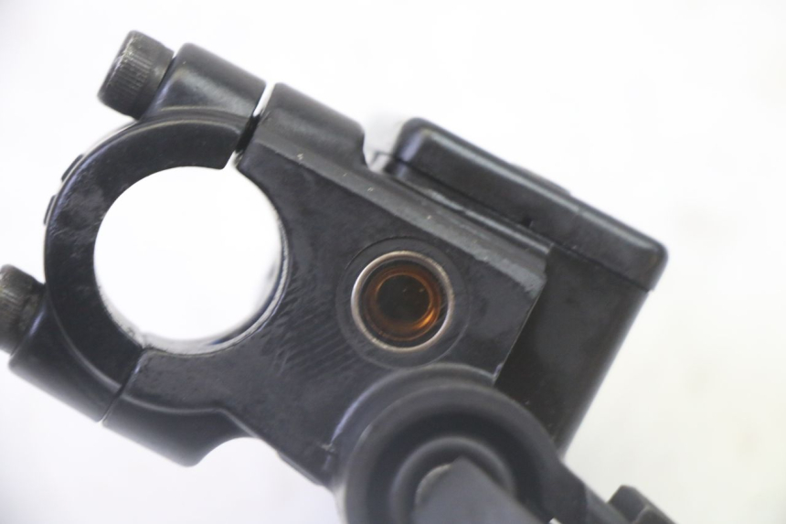 photo de MAITRE CYLINDRE AVANT PEUGEOT KISBEE 2T 50 (2010 - 2017) - Gros plan technique