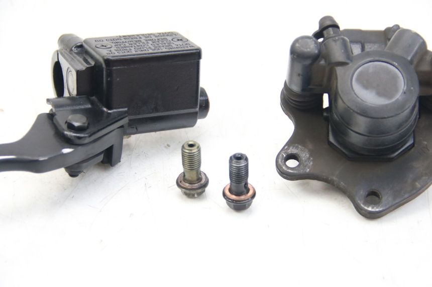 photo de MAITRE CYLINDRE AVANT PEUGEOT KISBEE 4T 50 (2018 - 2022) - Points de fixation