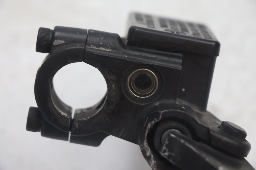 photo de MAITRE CYLINDRE AVANT PEUGEOT KISBEE 4T 50 (2018 - 2022) - Points de fixation