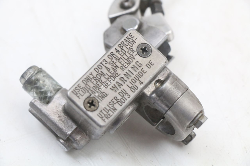 photo de MAITRE CYLINDRE AVANT KAWASAKI KX 85 (2014 - 2021) - Gros plan technique