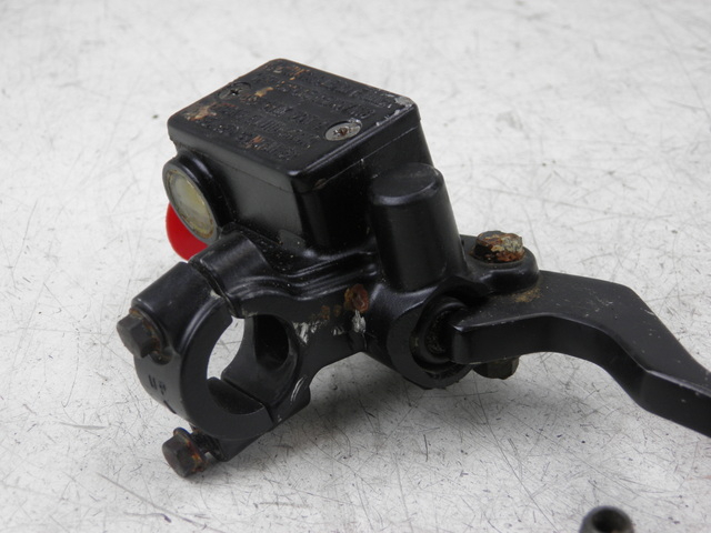 photo de MAITRE CYLINDRE AVANT KYMCO QUANNON 125 (2007 - 2014) - Autre angle de vue