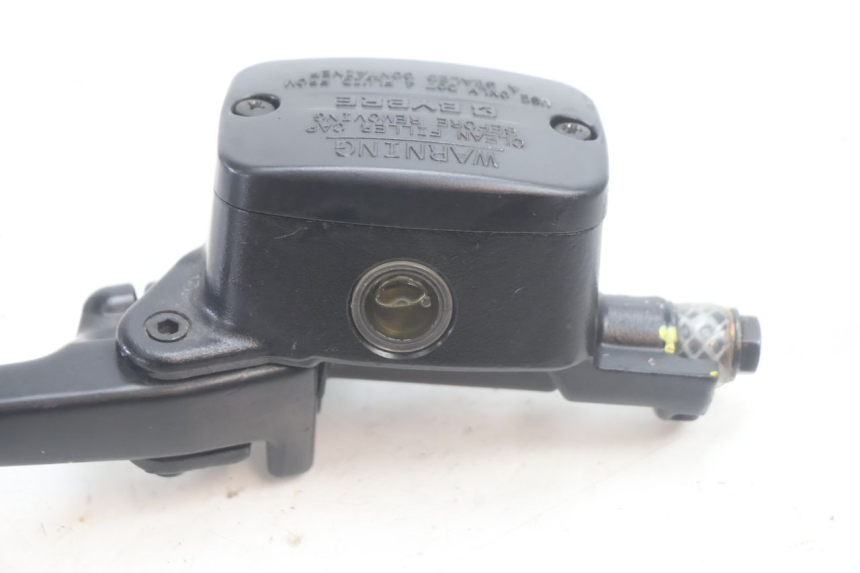 photo de MAITRE CYLINDRE AVANT PIAGGIO MP3 HPE 530 (2022 - 2026) - Points de fixation