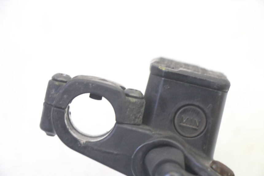 photo de MAITRE CYLINDRE AVANT PIAGGIO MP3 125 (2006 - 2014) - Gros plan technique