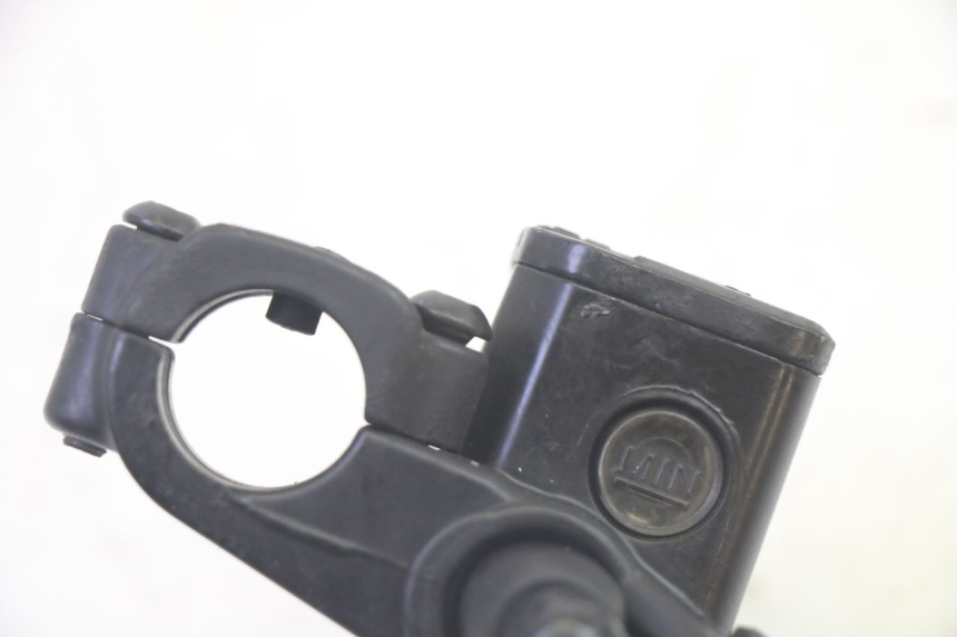 photo de MAITRE CYLINDRE AVANT PIAGGIO MP3 RL 250 (2006 - 2010) - Gros plan technique