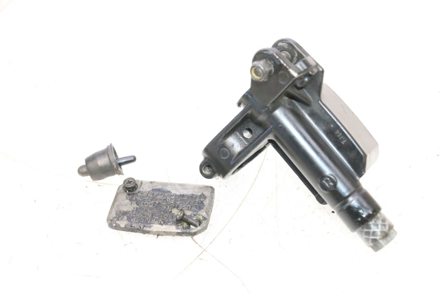 photo de MAITRE CYLINDRE AVANT PIAGGIO MP3 RL 250 (2006 - 2010) - Points de fixation