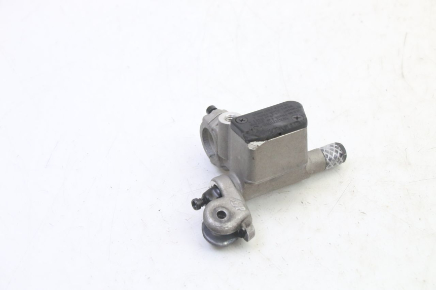 photo de MAITRE CYLINDRE AVANT RIEJU MRT 50 (2018 - 2021) - Gros plan technique