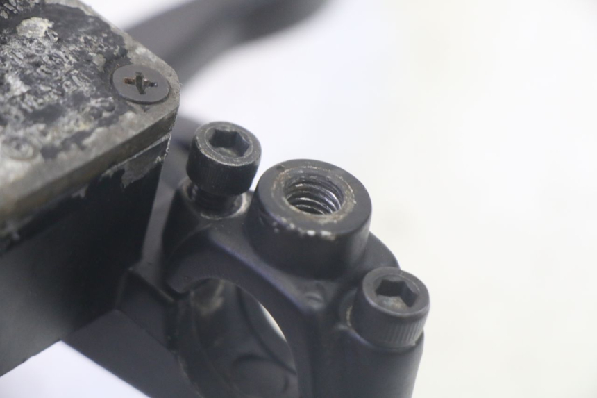 photo de MAITRE CYLINDRE AVANT YAMAHA NEOS NEO'S 4T 50 (2008 - 2016) - Zoom état d’usage