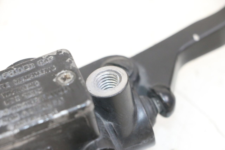 photo de MAITRE CYLINDRE AVANT PIAGGIO NEW TYPHOON 50 (2018 - 2021) - Points de fixation