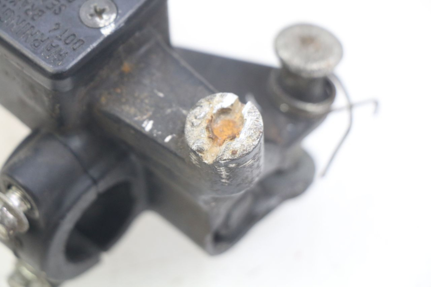 photo de MAITRE CYLINDRE AVANT HONDA NHX LEAD 110 (2008 - 2010) - Gros plan technique