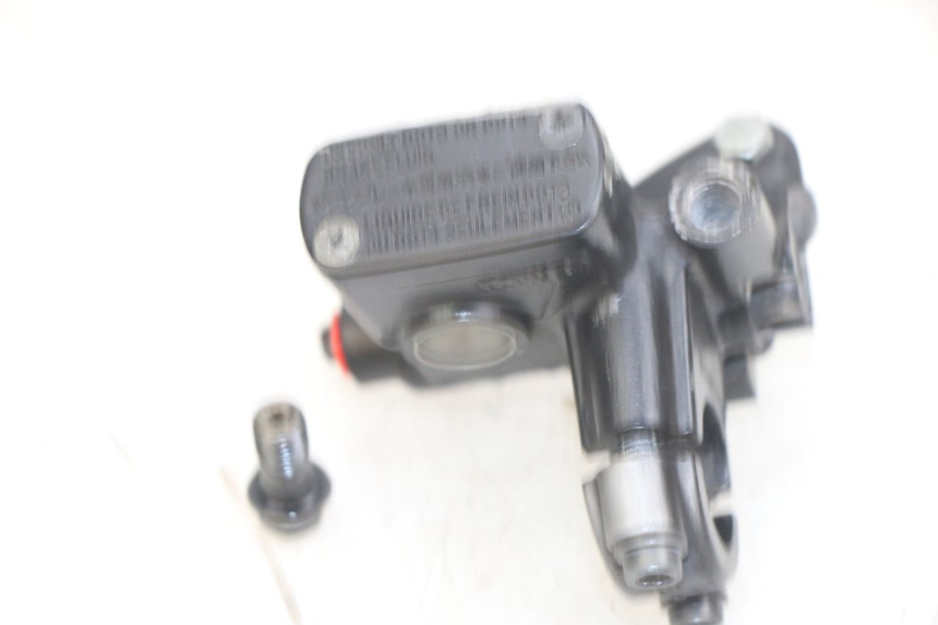 photo de MAITRE CYLINDRE AVANT HONDA PCX (JF28) 125 (2009 - 2011) - Gros plan technique