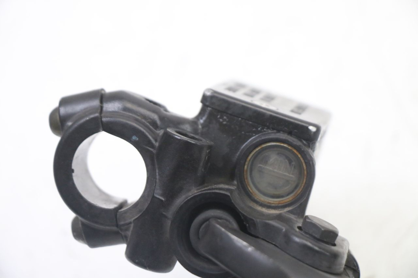 photo de MAITRE CYLINDRE AVANT PEUGEOT LUDIX 50 (2008 - 2017) - Gros plan technique