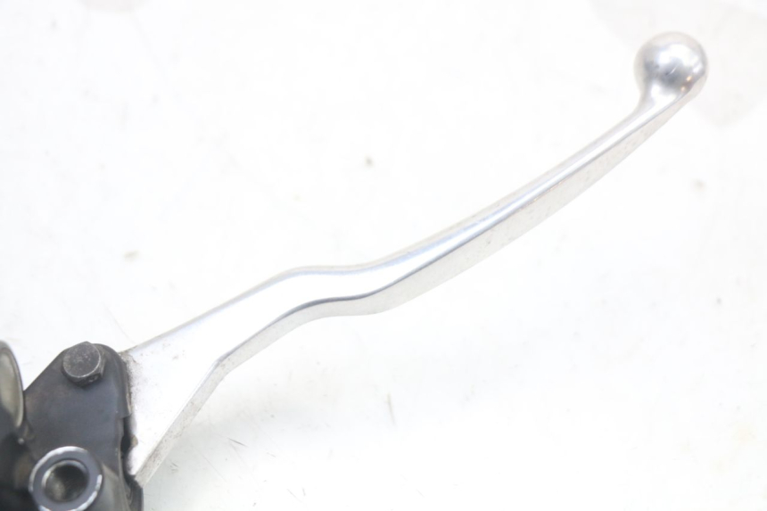 photo de MAITRE CYLINDRE AVANT PEUGEOT SATELIS 125 (2010 - 2012) - Gros plan technique