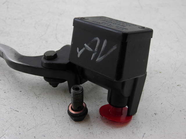 photo de MAITRE CYLINDRE AVANT PEUGEOT V-CLIC VCLIC 50 (2007 - 2013) - Autre angle de vue