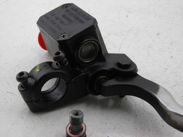 photo de MAITRE CYLINDRE AVANT PIAGGIO X8 STREET 125 (2006 - 2007) - Vue d’ensemble