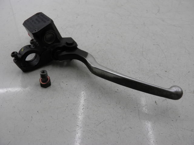 photo de MAITRE CYLINDRE AVANT PIAGGIO X8 STREET 125 (2006 - 2007) - Points de fixation