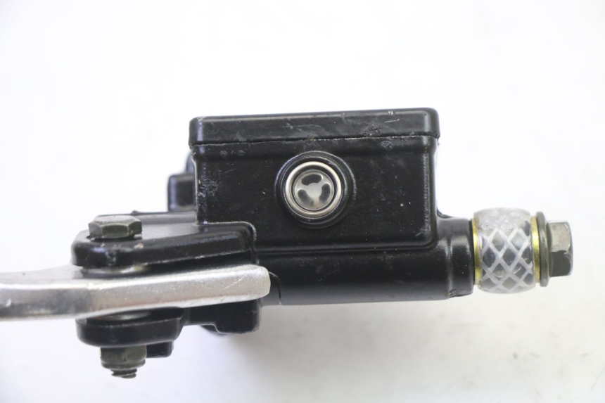 photo de MAITRE CYLINDRE AVANT APOLLO RFZ 125 - Gros plan technique