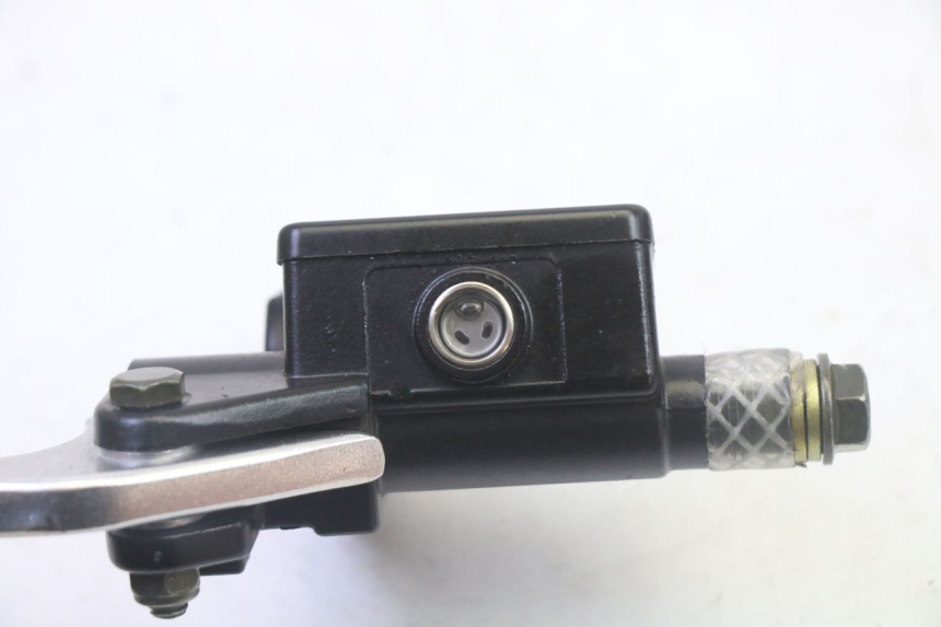 photo de MAITRE CYLINDRE AVANT APOLLO RFZ 125 - Gros plan technique