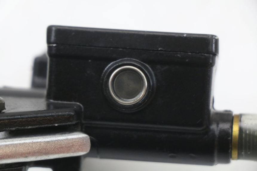 photo de MAITRE CYLINDRE AVANT APOLLO RFZ 140 - Gros plan technique