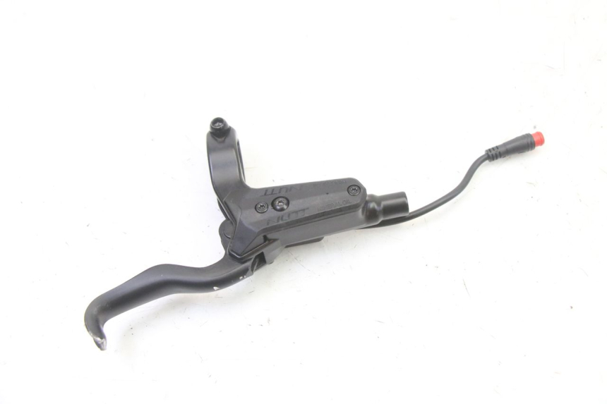 photo de MAITRE CYLINDRE AVANT HERO S10 1 - Gros plan technique