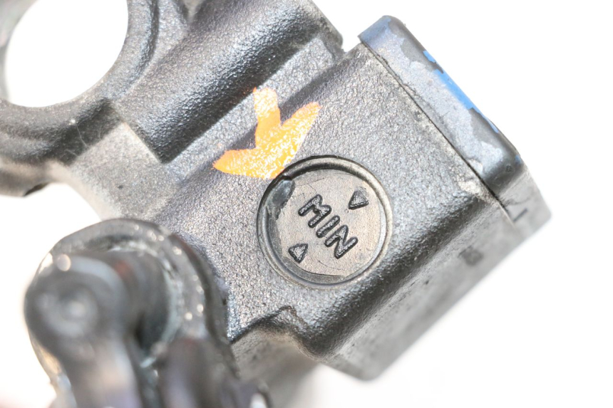 photo de MAITRE CYLINDRE AVANT PEUGEOT SATELIS COMPRESSOR K15 125 (2006 - 2009) - Autre angle de vue
