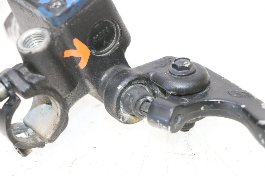 photo de MAITRE CYLINDRE AVANT PEUGEOT SATELIS COMPRESSOR K15 125 (2006 - 2009) - Vue d’ensemble