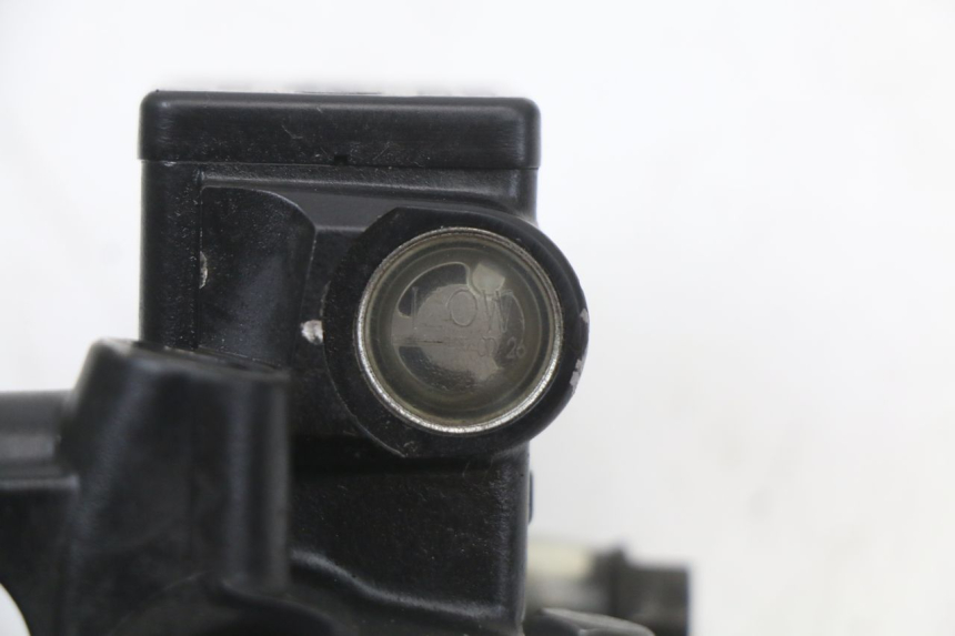 photo de MAITRE CYLINDRE AVANT PEUGEOT SATELIS 125 (2010 - 2012) - Gros plan technique