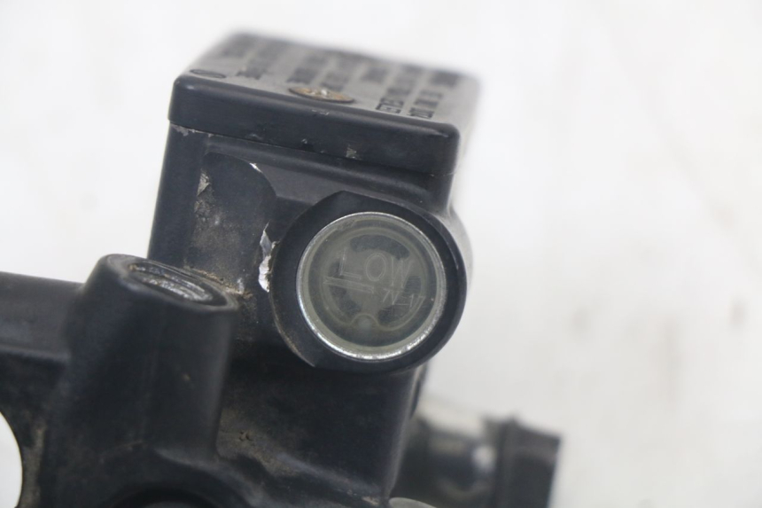 photo de MAITRE CYLINDRE AVANT PEUGEOT SATELIS 125 (2006 - 2009) - Points de fixation