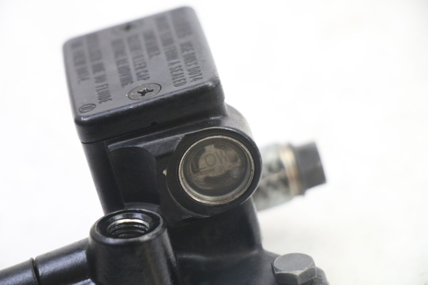 photo de MAITRE CYLINDRE AVANT PEUGEOT SATELIS 125 (2013 - 2018) - Vue d’ensemble