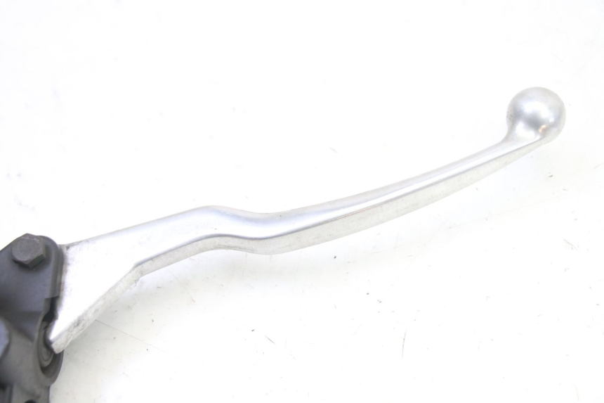 photo de MAITRE CYLINDRE AVANT PEUGEOT SATELIS 250 (2006 - 2012) - Gros plan technique