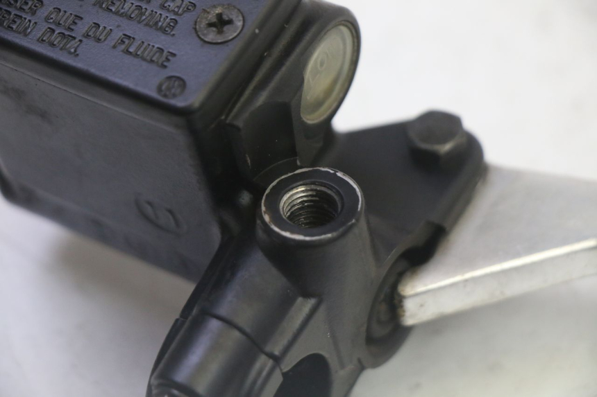 photo de MAITRE CYLINDRE AVANT PEUGEOT SATELIS 125 (2010 - 2012) - Autre angle de vue