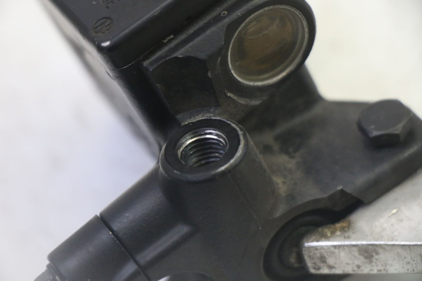 photo de MAITRE CYLINDRE AVANT PEUGEOT SATELIS 125 (2006 - 2009) - Autre angle de vue