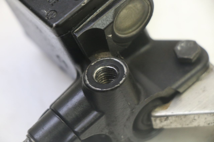 photo de MAITRE CYLINDRE AVANT PEUGEOT SATELIS 125 (2013 - 2018) - Autre angle de vue