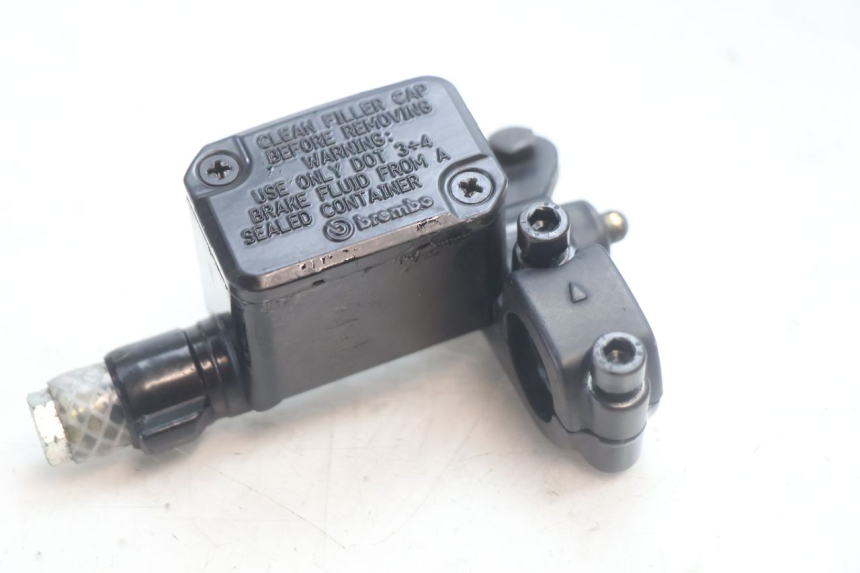 photo de MAITRE CYLINDRE AVANT YAMAHA SLIDER 50 (1999 - 2004) - Autre angle de vue