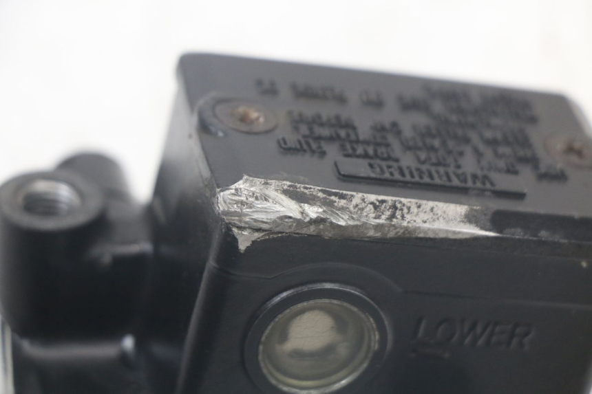 photo de MAITRE CYLINDRE AVANT TRIUMPH SPEED TRIPLE T301 900 (1994 - 1996) - Points de fixation